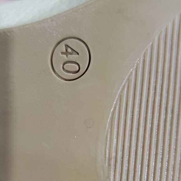 l'artigiano lucchese Italian Cream and Tan Peep-Toe Heels with Chunky Heel - Picture 3 of 10